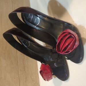 Roger Vivier black patent shoes. 35 EU